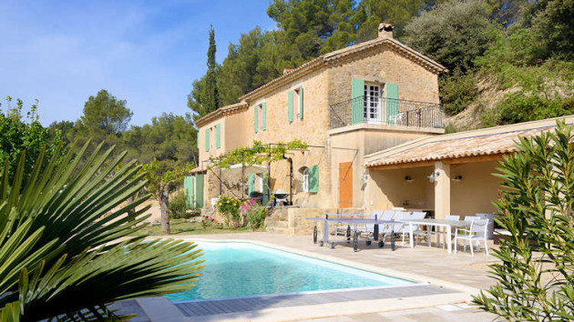 Provence farmhouse with private pool to rent