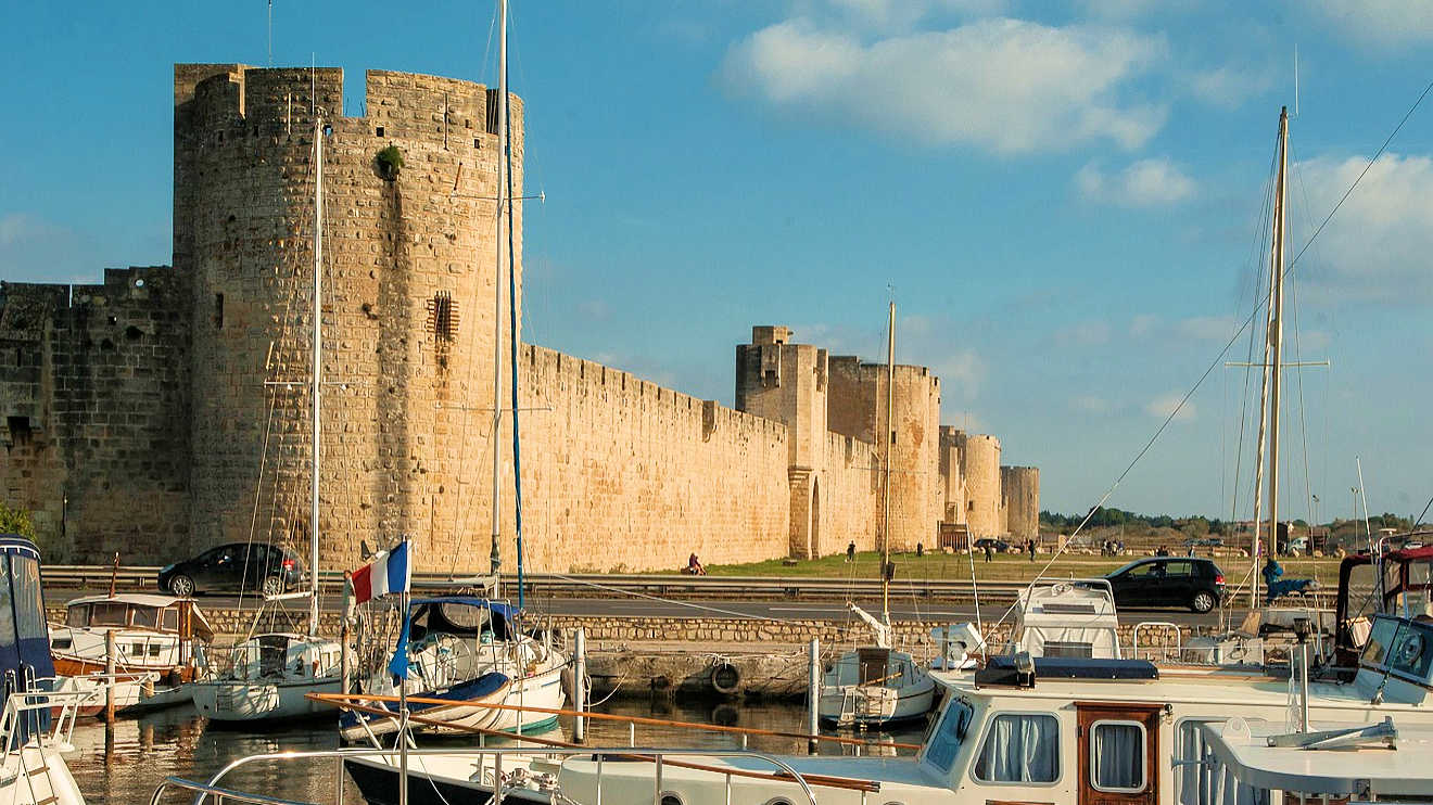 aigues mortes ramparts france