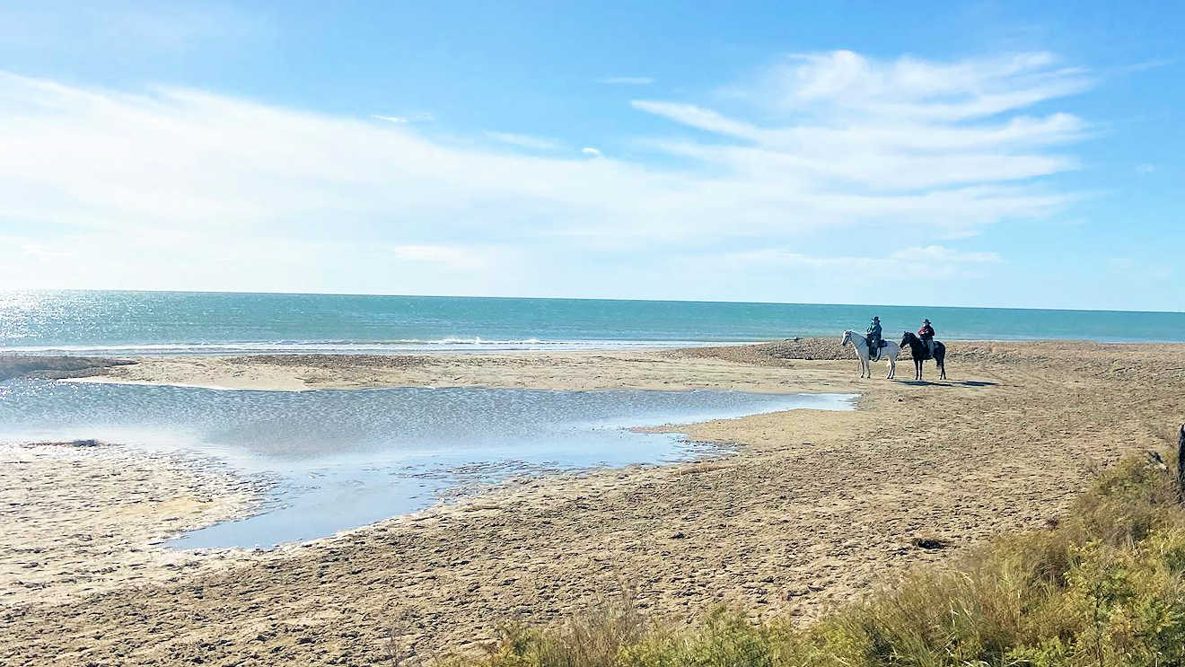 saintes maries plage est