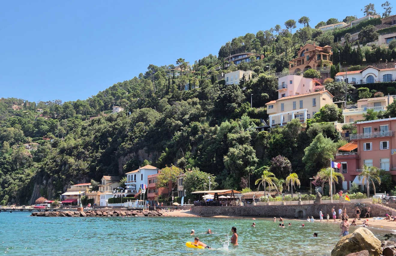 theoule sea cliff