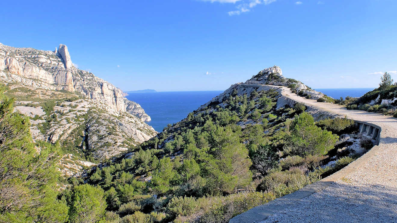 calanques cliffs