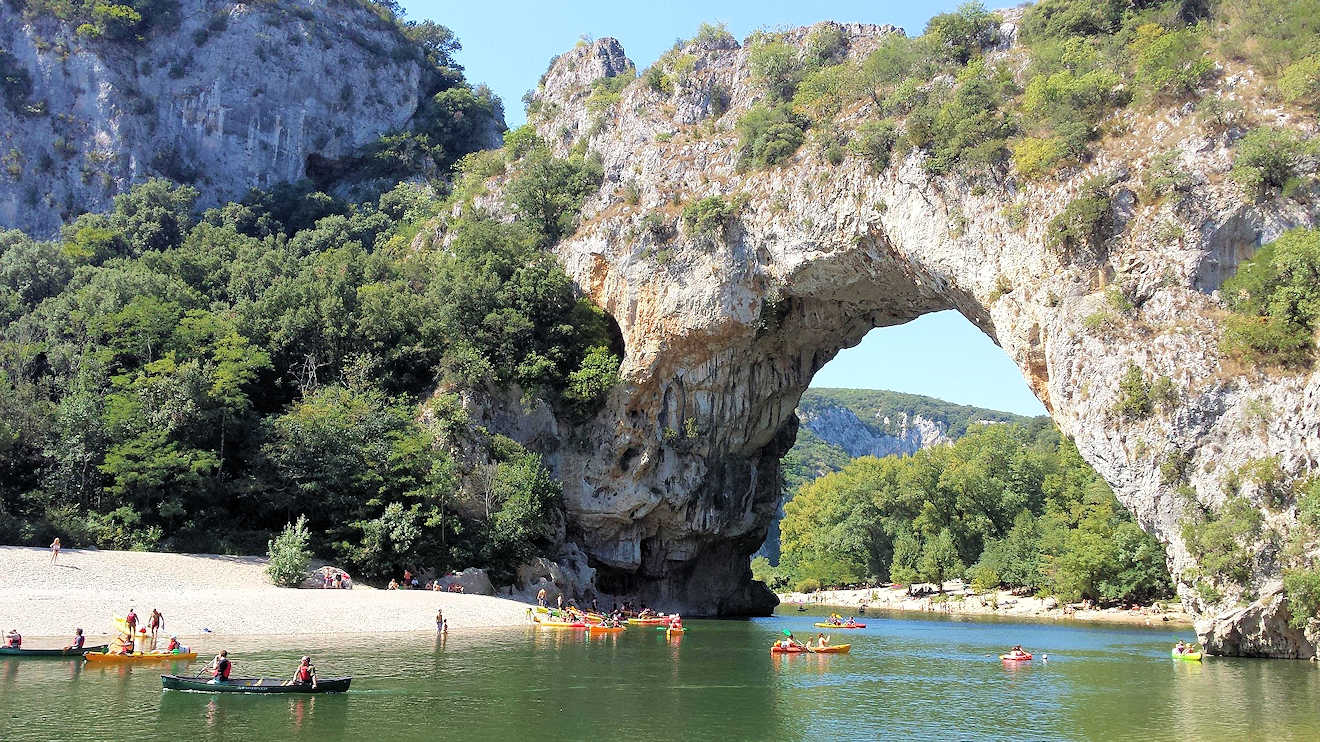 canoeing pont d arc france