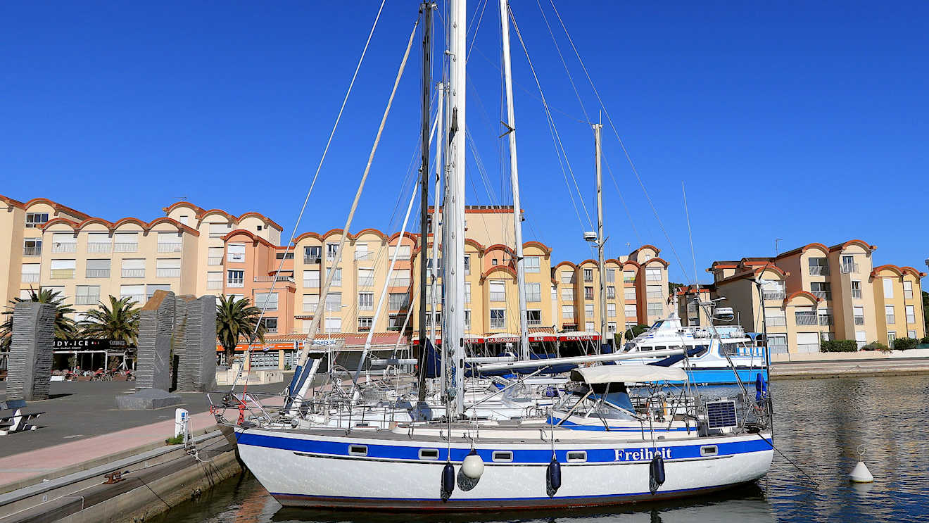 gruissan harbour france