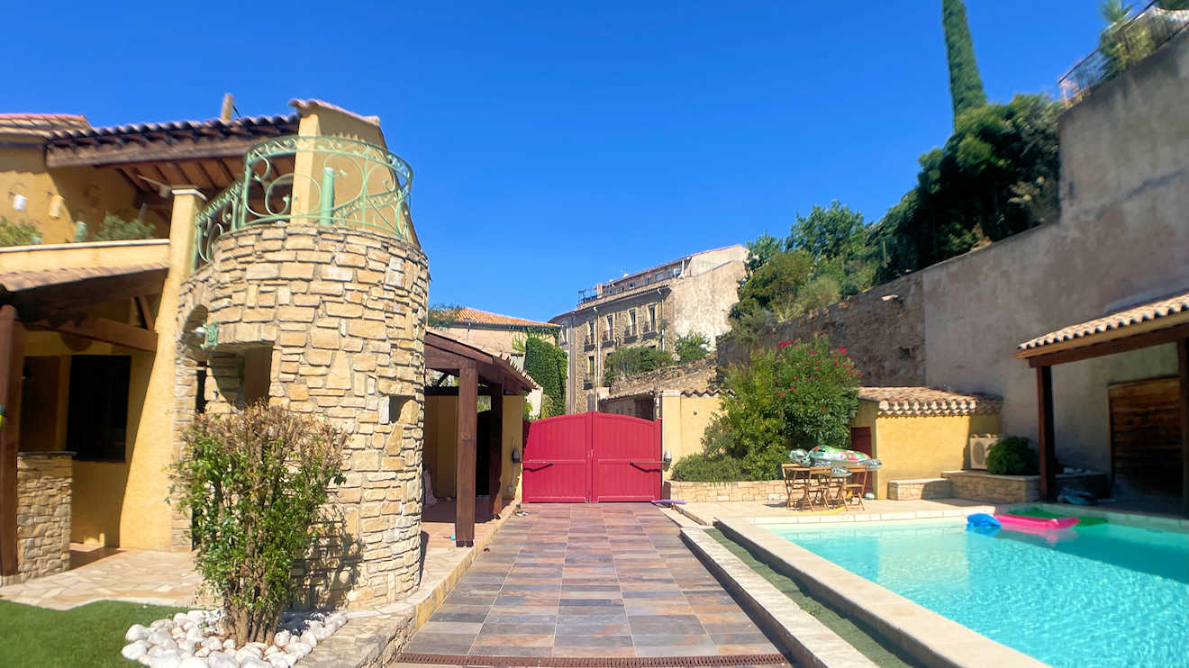 Neffies large house to rent in France