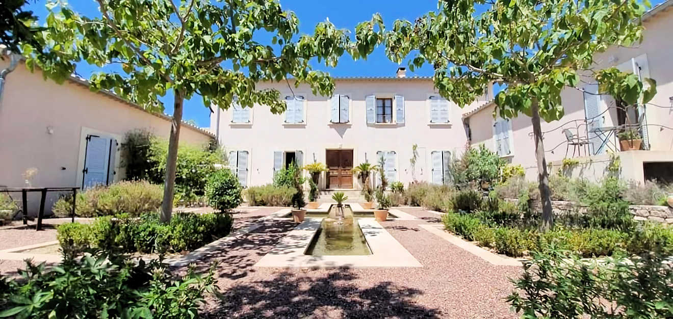 Large villa France with private pool