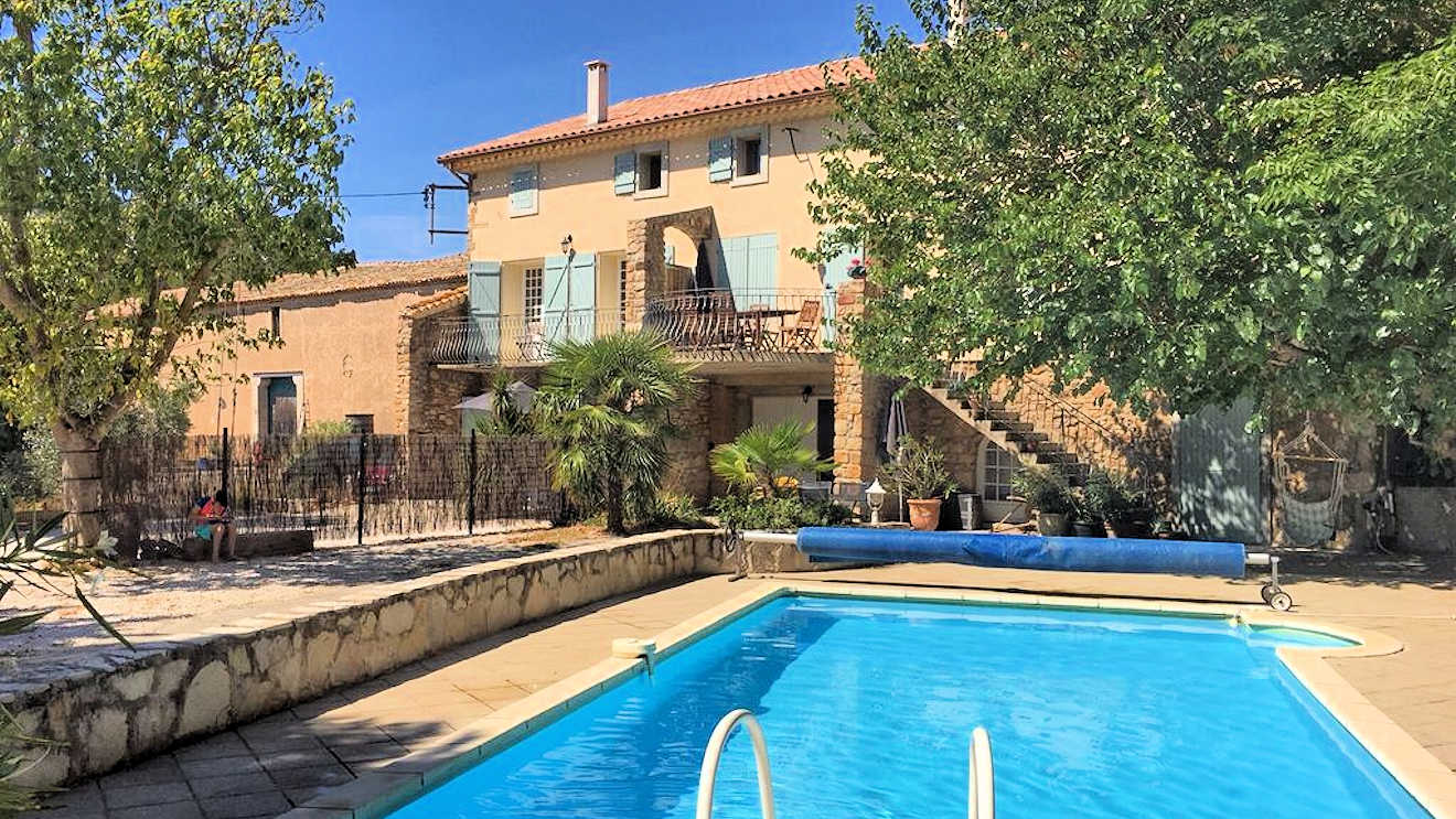 Large farmhouse to rent in France