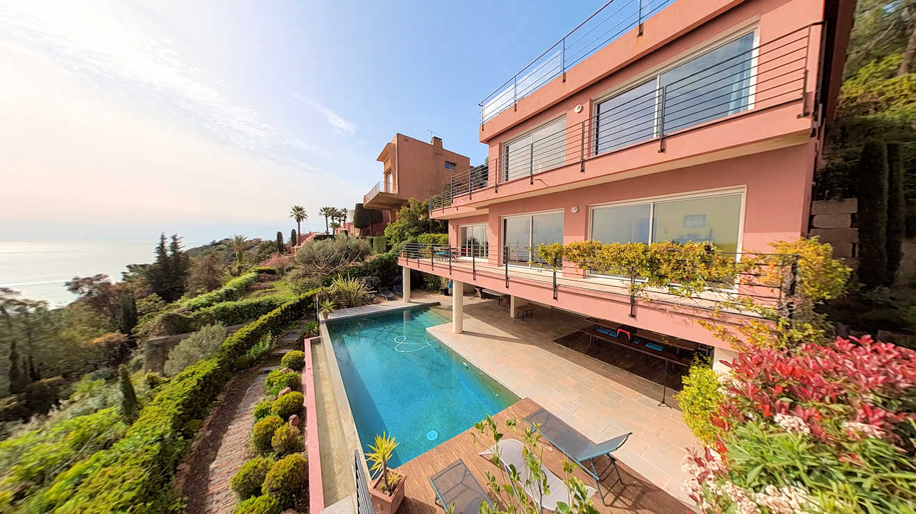 Private villa with sea views and pool near Cannes