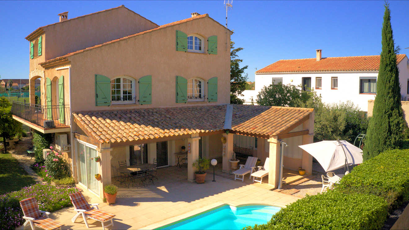 Villa Mory holiday rental Serignan France with private pool