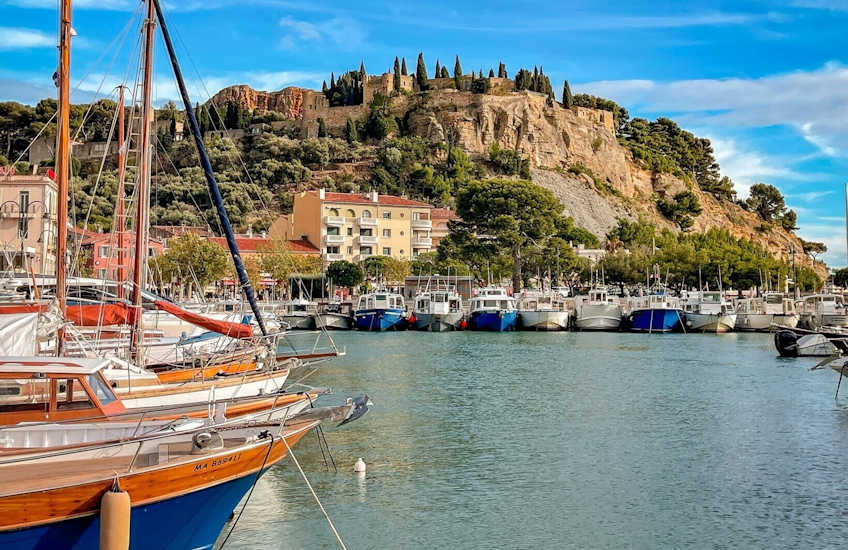 cassis harbour