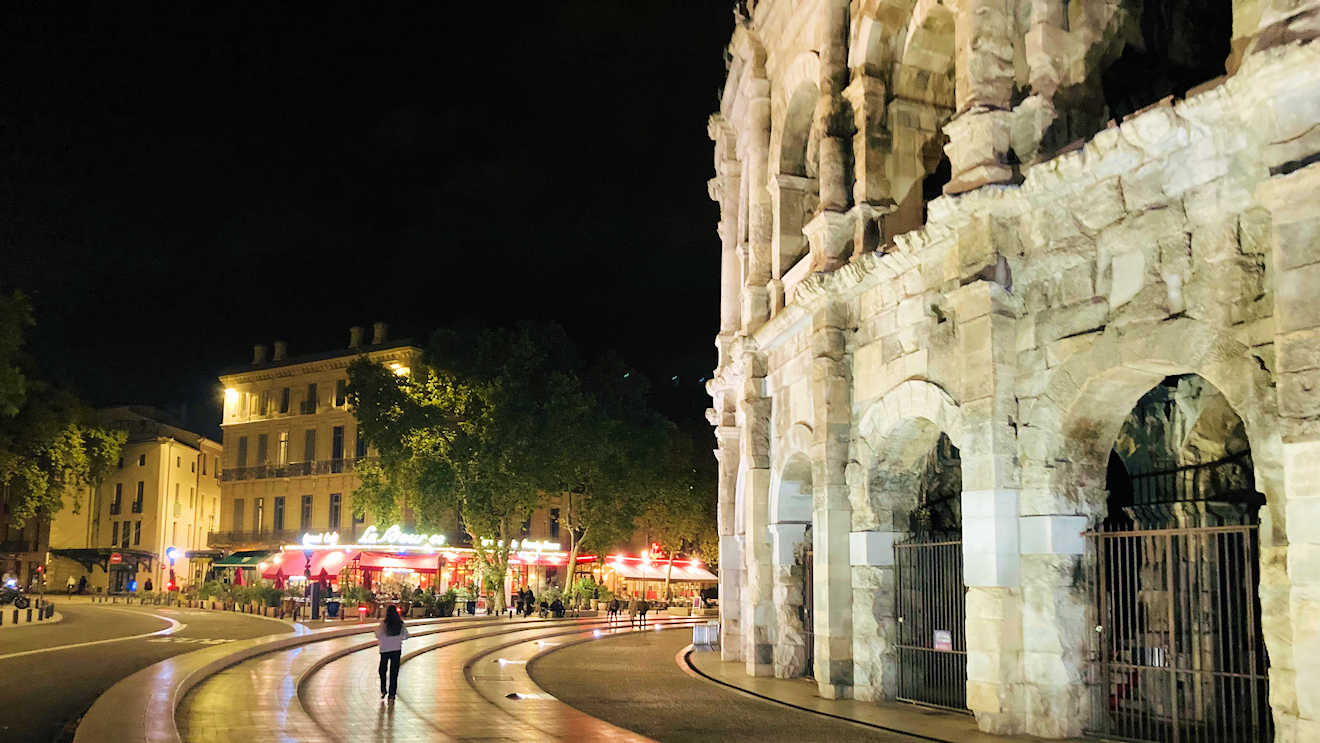 nimes night