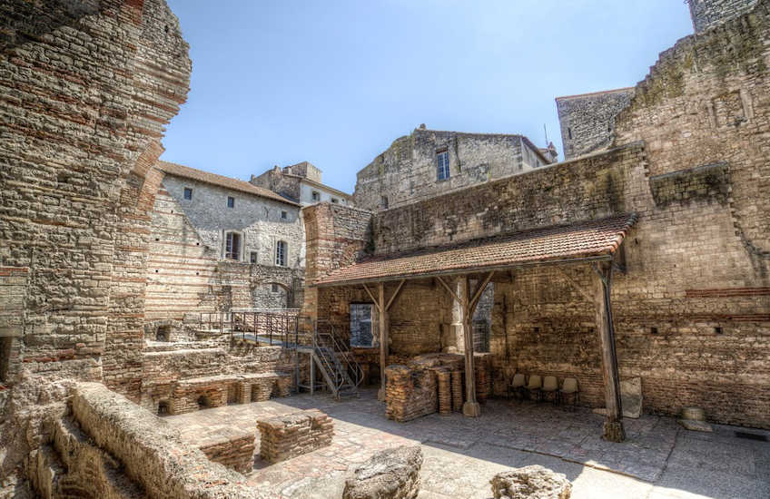 arles roman baths365