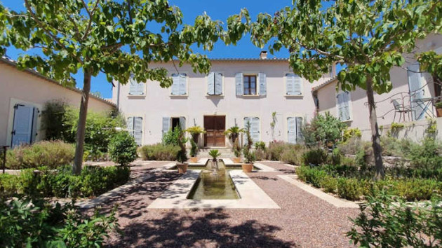 Large villa France with private pool