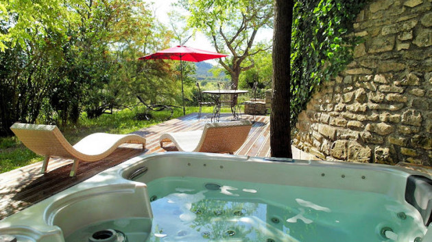 La Violette - luxury gites for honeymoon in France (sleeps 2)