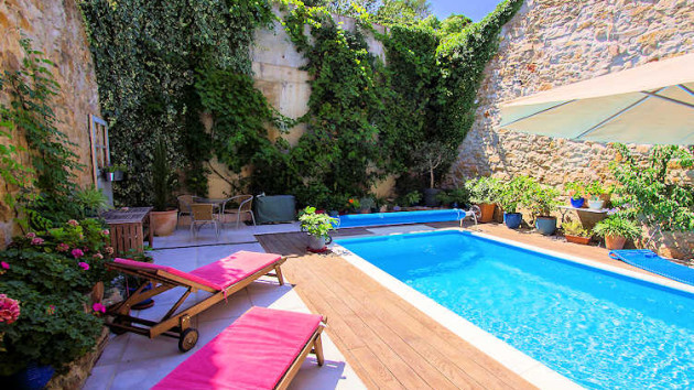 La Poste Gabian cottage France