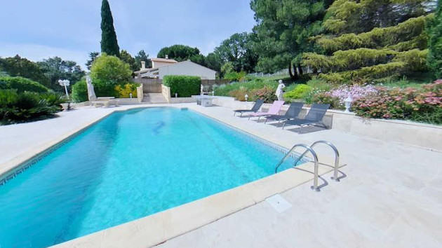 Pezenas villa to rent in France with pool
