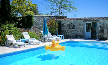Le Pressoir gite rentals with pool Loire Valley France
