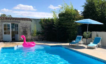 Le Tuffeau holiday cottage rentals with pool Loire Valley France