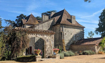Château du Trichot South West France with pool  tennis court 9 bedrooms (sleeps 21)