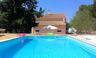 Les Cigales holiday villa with private pool South France