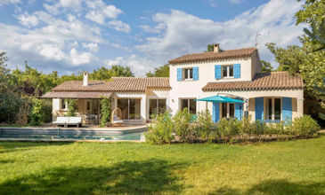 Villa Chesnaye 5 bed holiday rentals property with pool Cote d'Azur