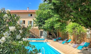 Domaine de Pradines - large holiday home France with private pool